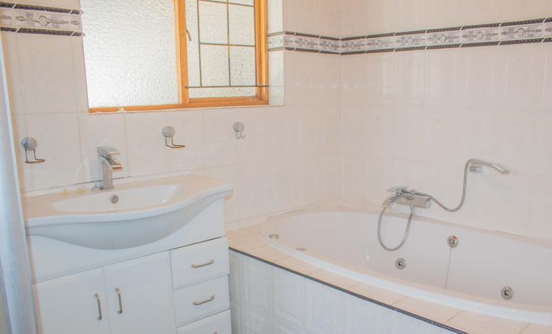 4 Bedroom Property for Sale in Klein Parys Western Cape